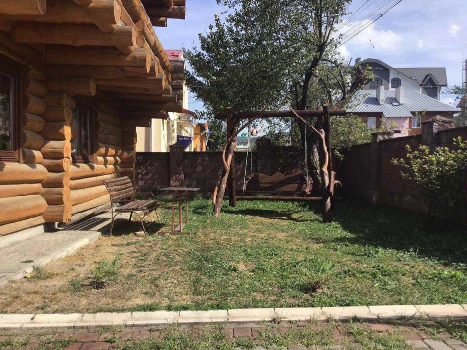 Великий дерев’яний будинок у самому серці Східниці   Гори Карпати