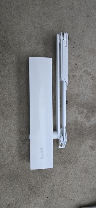 Samozamykacz do drzwi Geze TS 4000+ ramię z blokadą bały domykacz