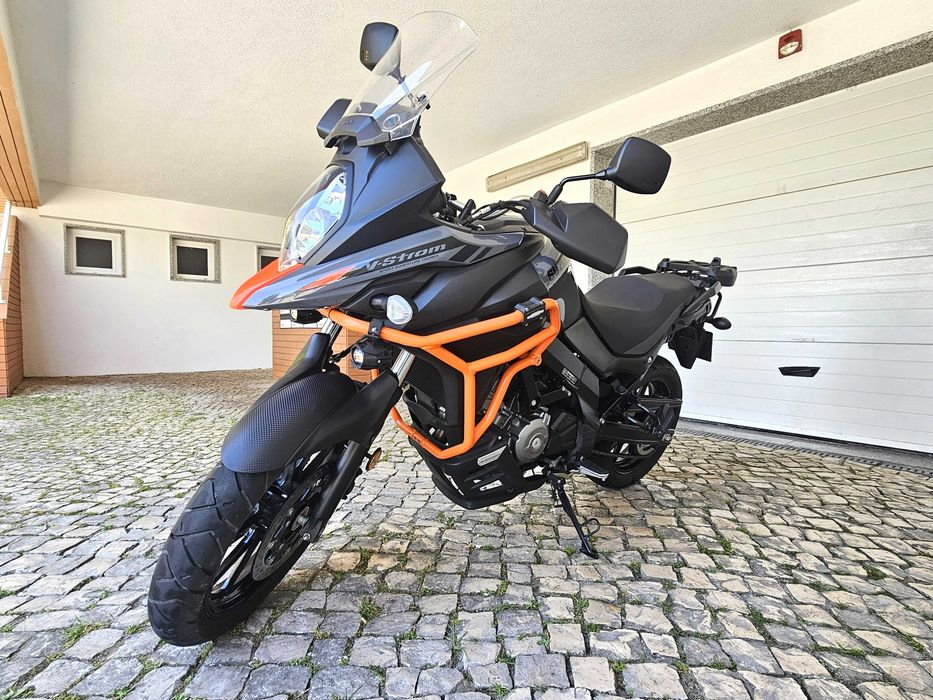 Suzuki DL 650 VSTROM de 2025 com 9.400 kms Garantia até 2028 Aceito Troca