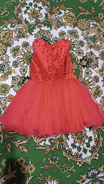 Продам платье для девочки