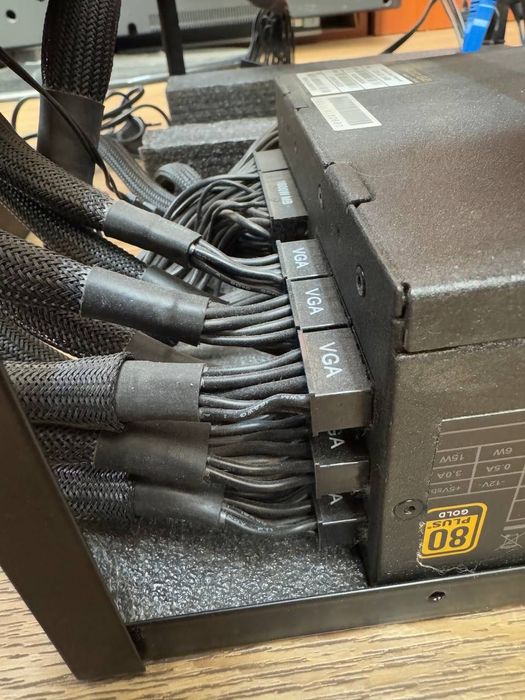 Майнінг ферма на 4-ри карти (Тушка/Корпус)