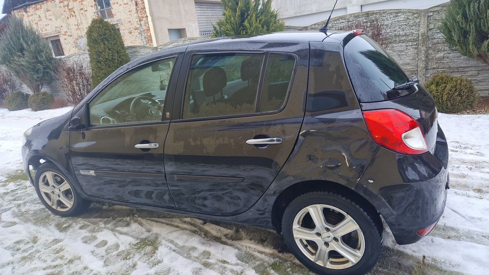 Renault clio 2011 uszkodzony