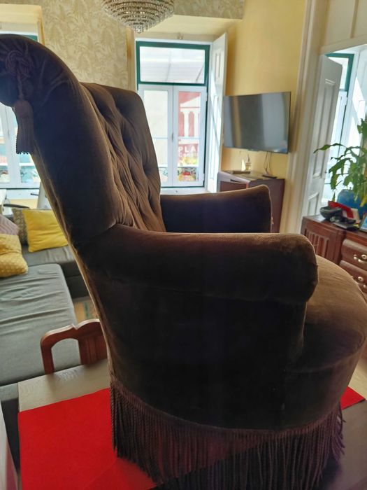 Sofá pequeno "senhorinha" em muito bom estado.