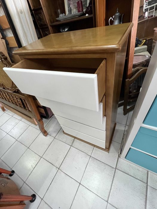 Camiseiro Novo Disponível em Várias Cores e Modelos