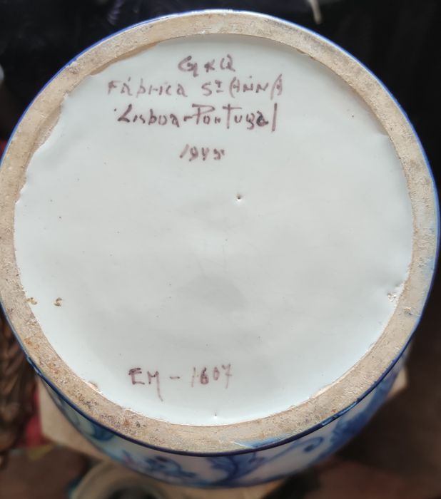 Pote grande faiança.