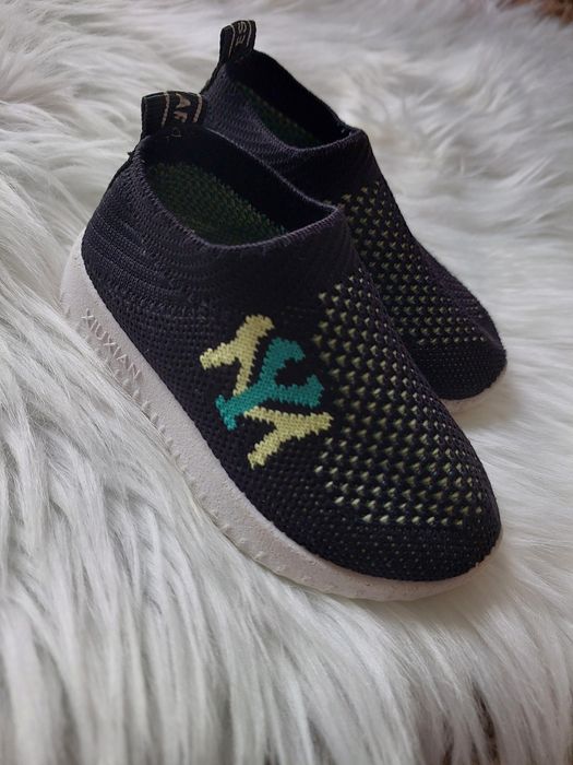 Кросівки, макасини дитячі чорного кольору 22р