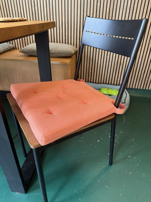 Mesa madeira maciça + 4 cadeiras