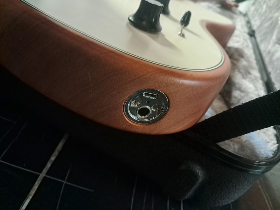 Fender American Acoustasonic Jazzmaster