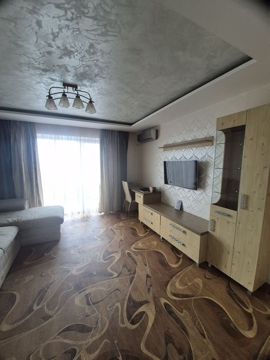 Продам  3 комнатную квартиру  в центре - Більше