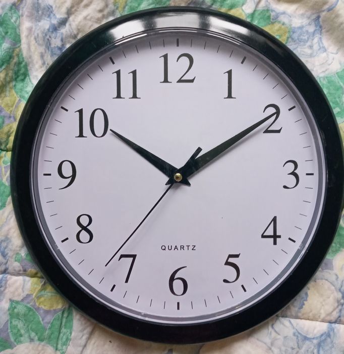 Часы настенные,классические.