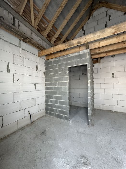 Таунхаус з власним двориком . Супер ціна !