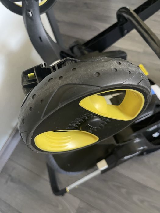 Атокрісло Doona + база