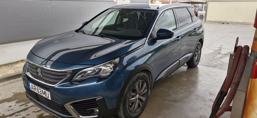 Peugeot 5008 7lugares com manutenção toda feita.