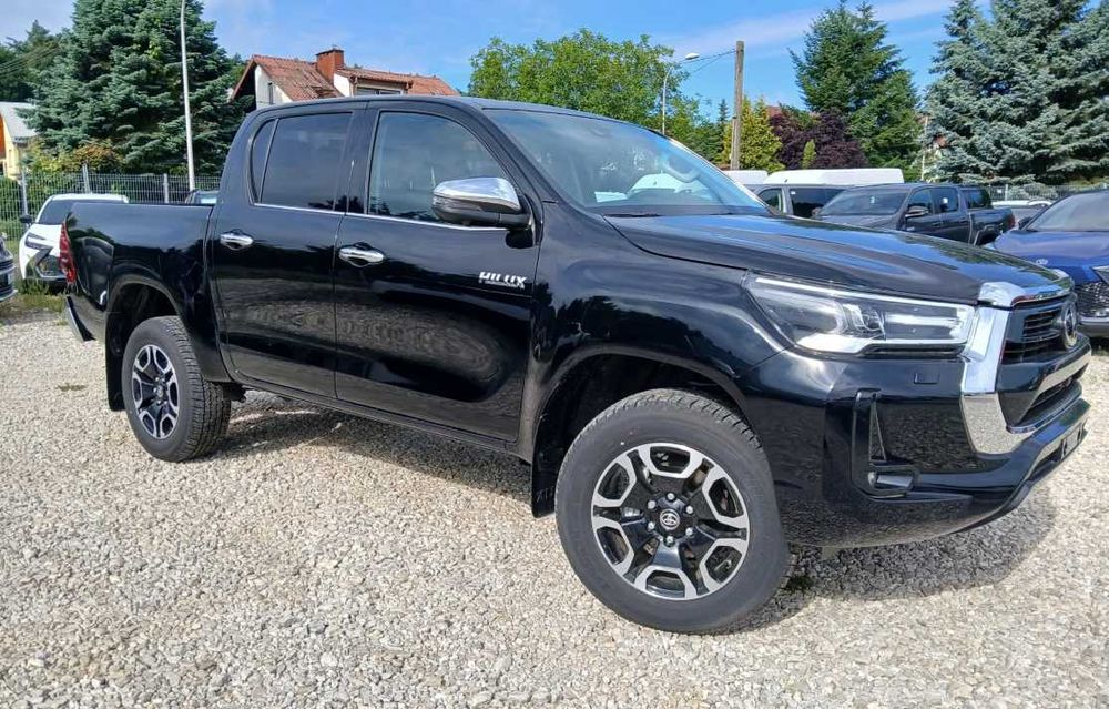 Разборка Toyota Hilux  бампер комплектний
