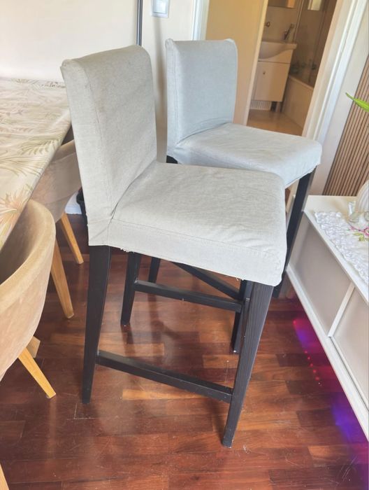 2 Cadeiras Altas IKEA modelo HENRIKSDAL