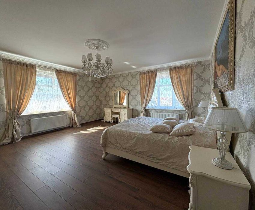 Продаж будинку 355 м² та 21 сот. землі у с. Конопниця