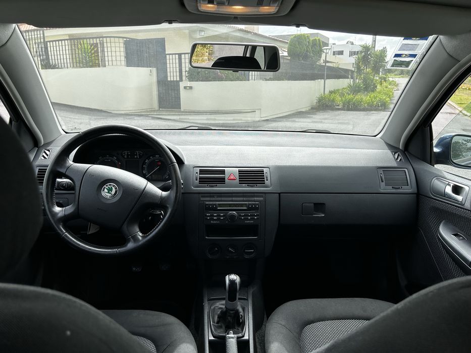Skoda Fabia 1.2 12V ( Poucos kms)