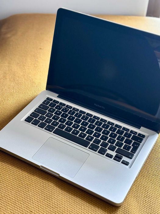 MacBook Pro 13” | 250GB | 2012