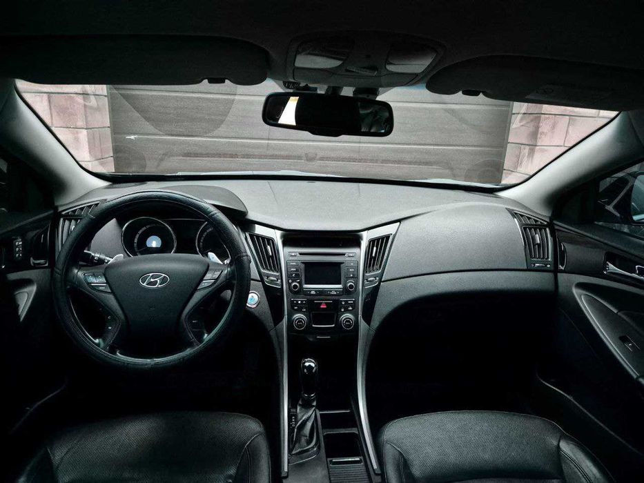 Hyundai Sonata 2013 автомат 2.4 AT (178 к.с.)  •  Premium