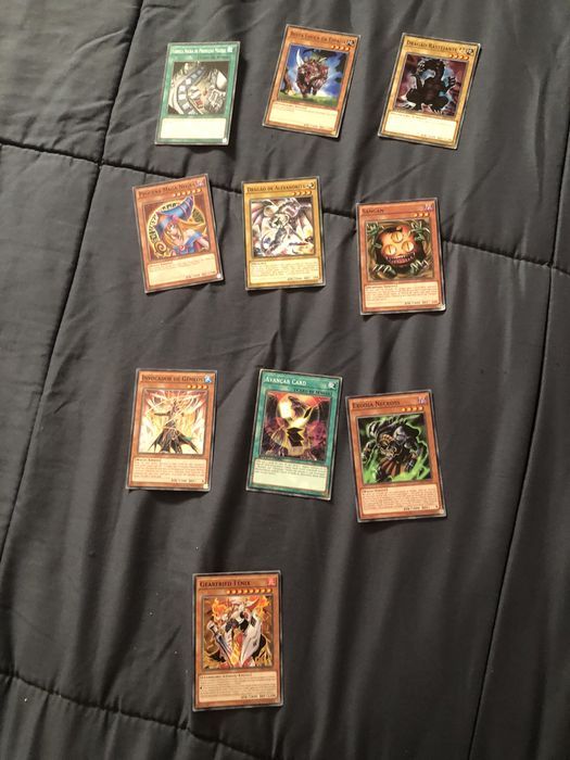 Cartas de yu-gi-oh em otimo estado