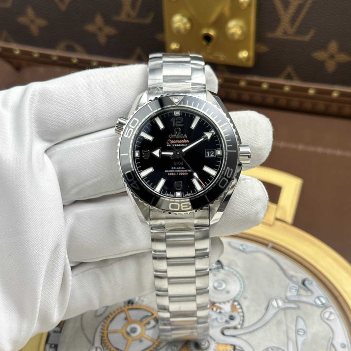 Omega Seamaster 600m Planet Ocean 39.5mm vs