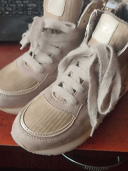 Дитяче взуття для дівчинки