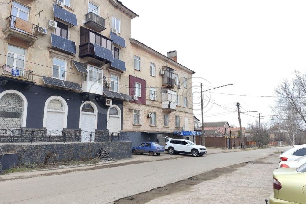 Продаж не великого нежитлового приміщення. "Гірник".
