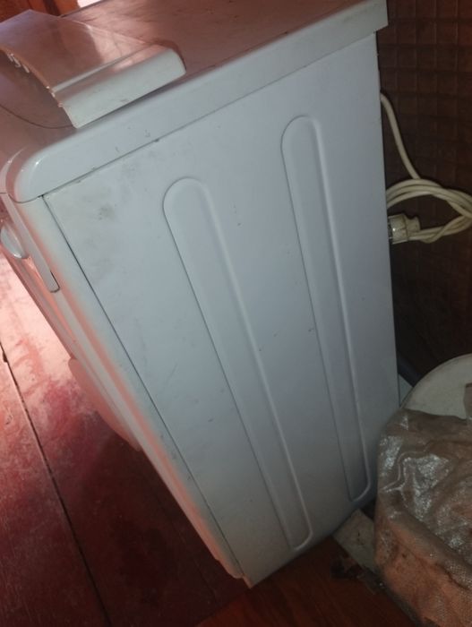 Продам стиральную машинку на запчасти