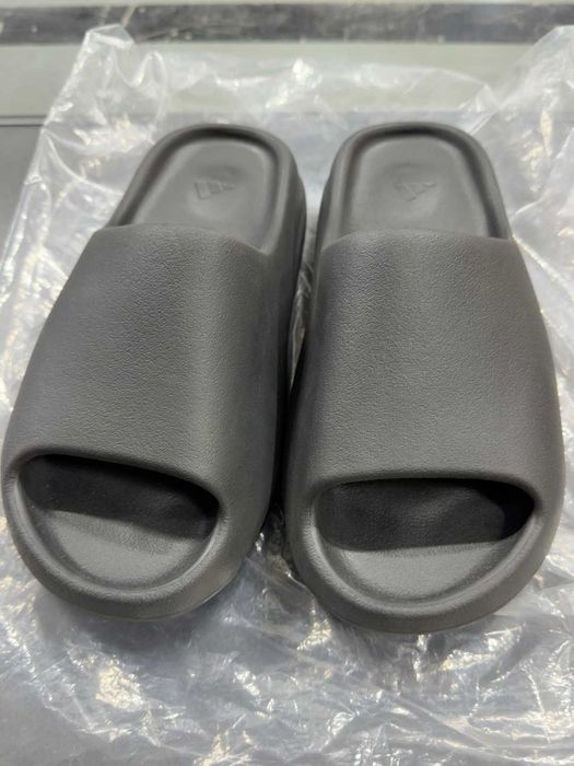Yeezy_Slide_onyx_Czarny 43