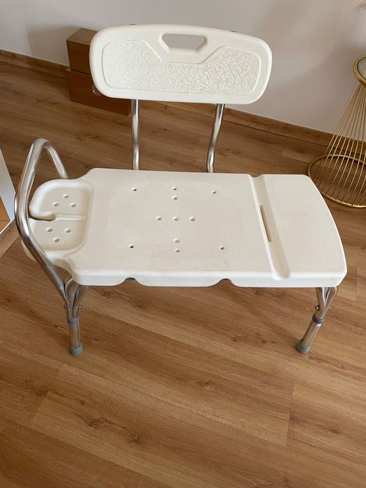 Banco para banheira com pés reguláveis