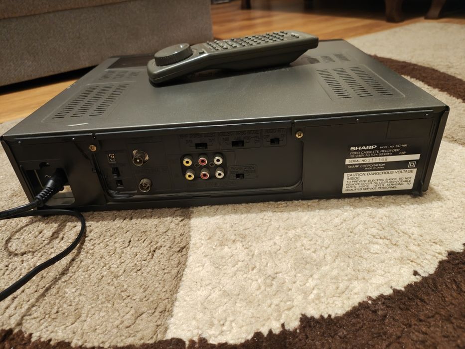 magnetowid VHS marki Sharp, model VC-H91 unikat