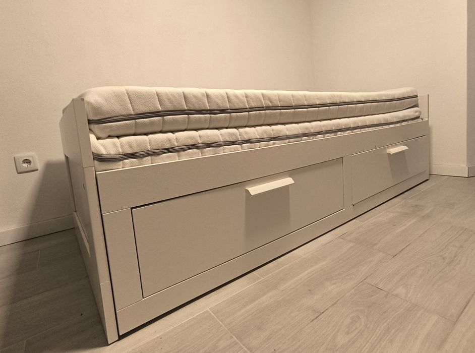 Cama Brimnes c/ 2 colchões