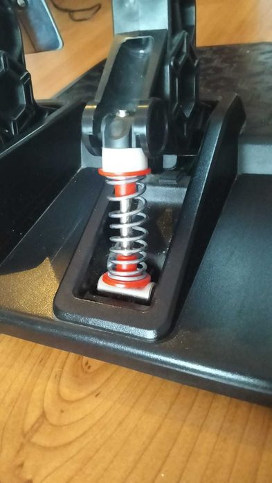 Pedais Thrustmaster