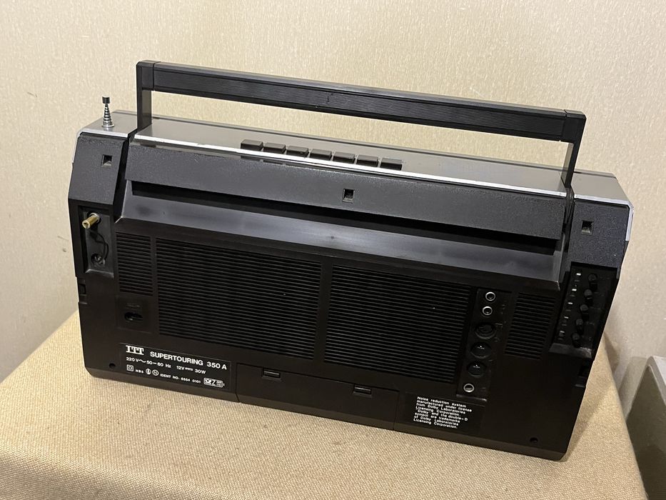 Немецкая винтажная магнитола 80-х ITT SUPER TOURING 350