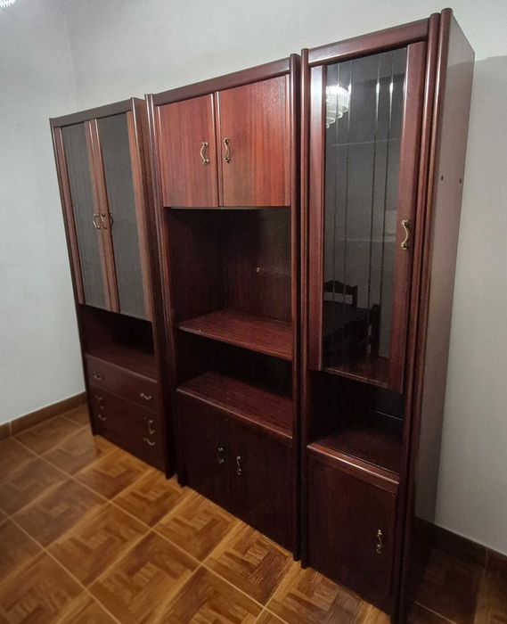 Móvel de Sala com Vitrine em Vidro