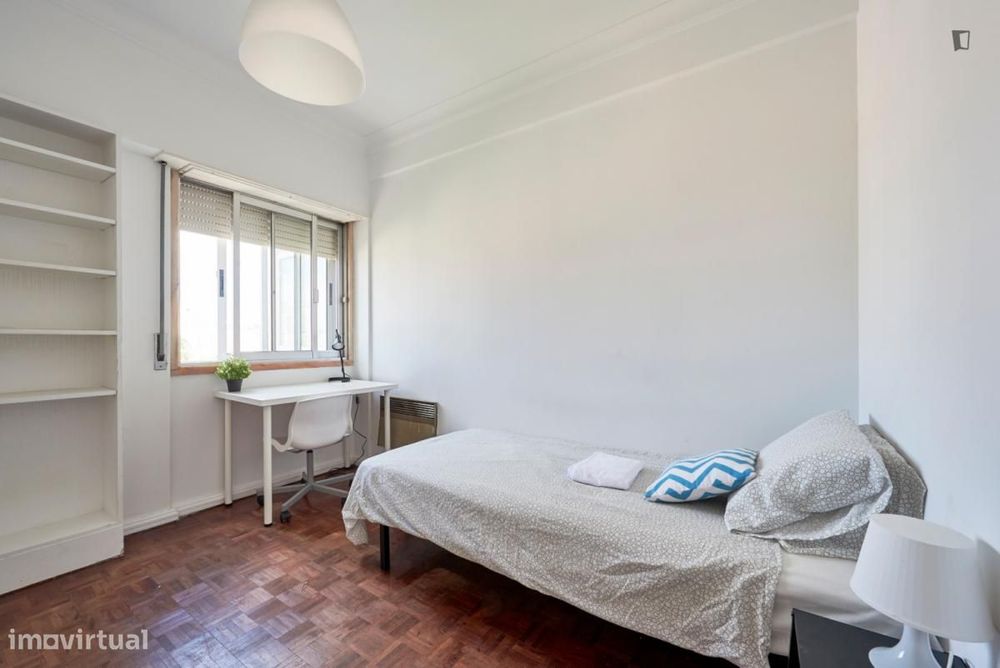 Quarto - localizado em Benfica Lisbon