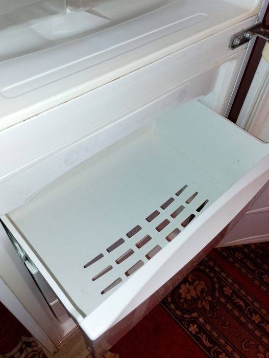 Продам холодильник LG (б/у, под ремонт или на запчасти))