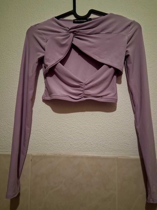 Calça H&M,com camisola Prettylittlething.