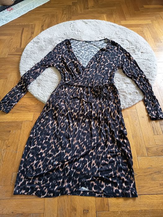 Sukienka w Panterkę . 100%Wiskoza. Roz 44