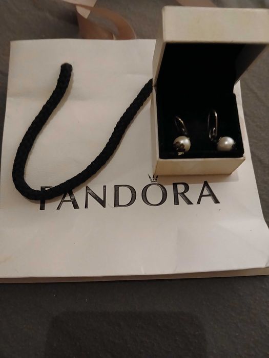 Brincos Pandora com pedente