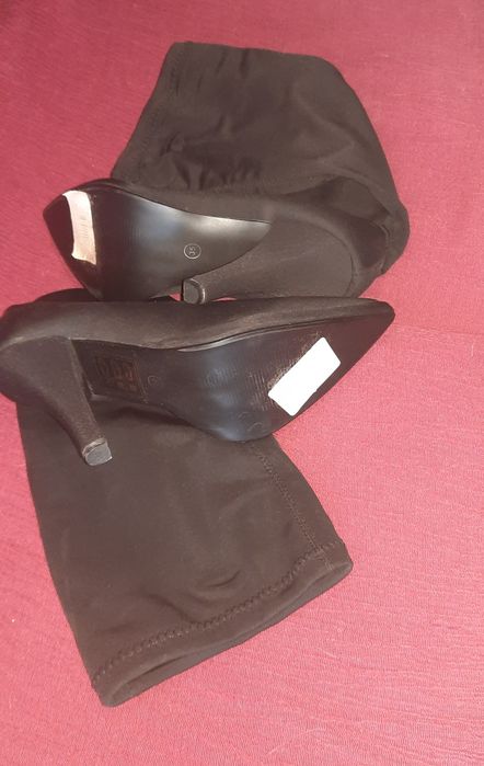 Botas pretas, salto alto  T36 novas