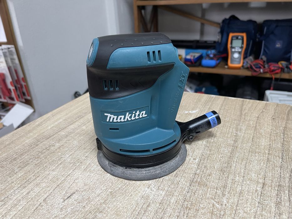 Makita DBO180 / акумуляторна ексцентрикова машинка Макіта