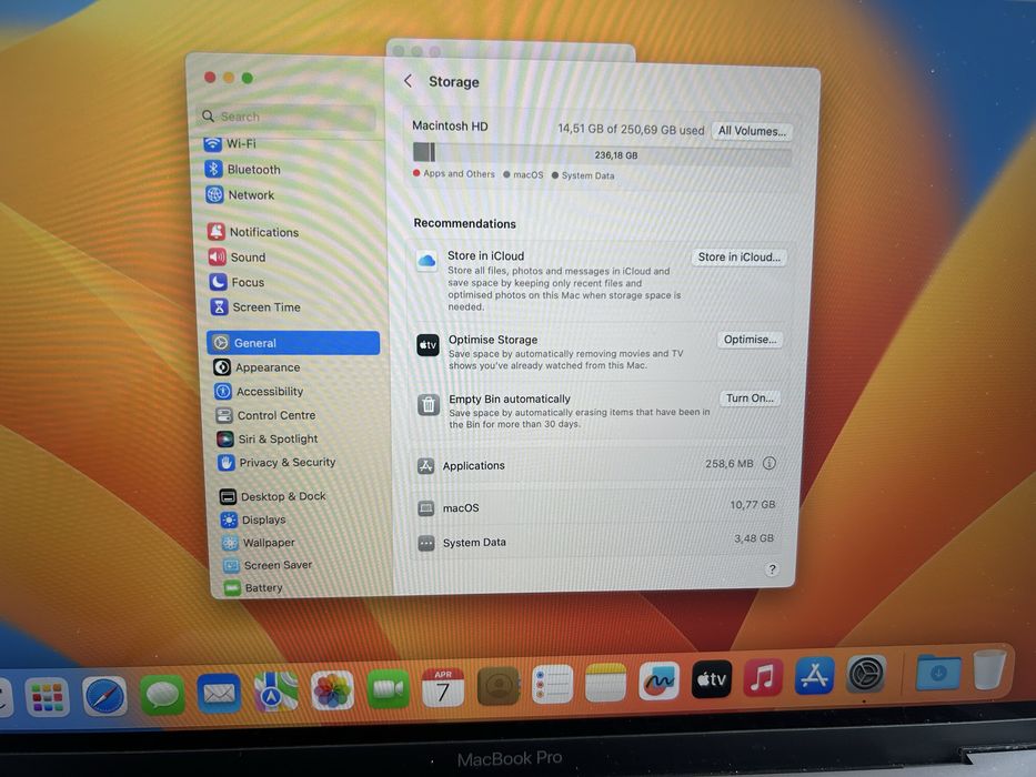 Ноутбук Apple MacBook Pro 13"  A1708 RAM 8Gb SSD 250Gb