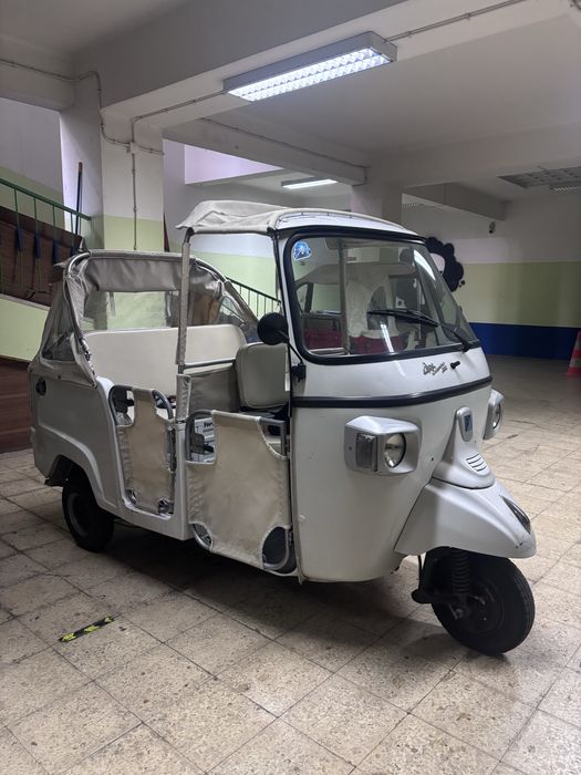Piaggio Ape Calessino 200 (tuktuk)
