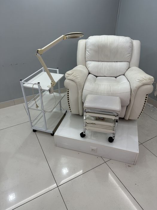 Кресло реклайнер кожанное для педикюра,ресниц