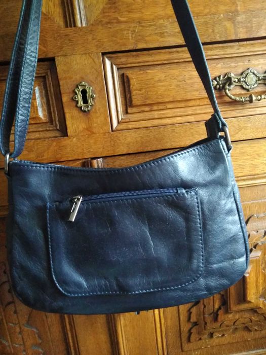 Śliczna, modna granatowa torba, firmy Toscanio. Na paseczku.