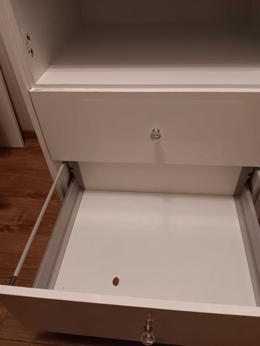 Szafa uzywana w przecietnym stanie