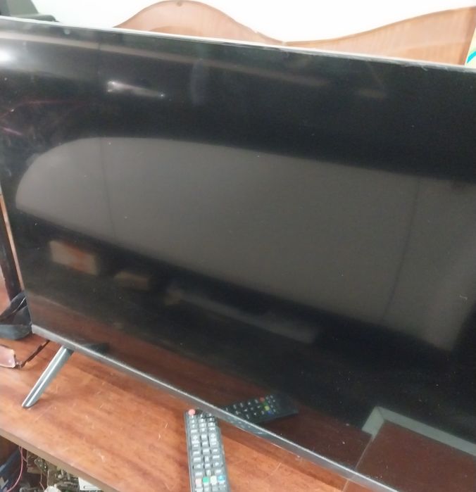 Телевизоры 32 на запчасти  2 шт.