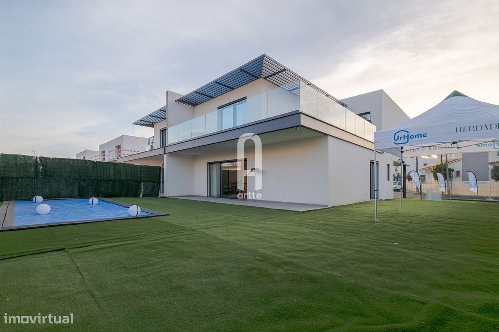 Moradia Geminada T3 Venda em Amora,Seixal