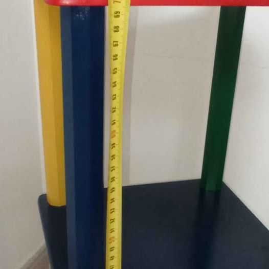 Móvel para quarto de criança em forma de lápis